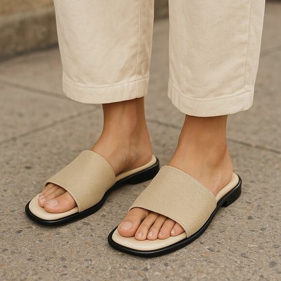 NWOT ~ MOOTSIES TOOTSIES Beige Slides Summer Sandals ~ Women's Size 9 M - Picture 1 of 8
